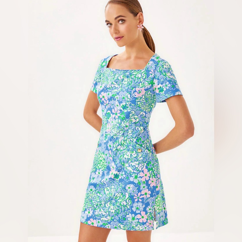 NWOT- The Short Sleeved Lilly Shift Dress - Sunwashed Blue Plumes In Bloom